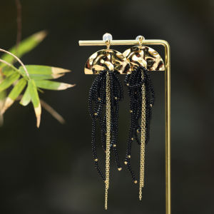 Exaggerated Red Tassel Earrings Fashionable Retro Drop Earrings Heavy Work Geometric Pattern Womens Jewelry Fresh out Design