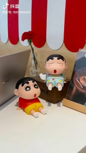 OS-C205-Ornamen Desktop Dudukan Ponsel Shin-chan