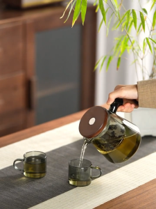 Premium Glass Tea Maker Smooth Pour Spout Clean Flow No Drips Easy Pour