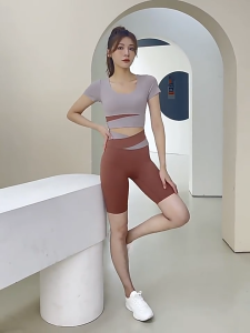 Bộ đồ tập gym nữ K75 – Áo croptop + quần lửng co giãn 4 chiều tôn dáng thoáng mát