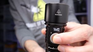 Đèn pin zoom FENIX LD45R 2800 lumens chiếu xa 480m sạc USB-C  pin 21700 5000mAh màn hình OLED