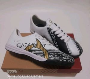 Ortuseight Catalist sepatu putsal dewasa size 39 43