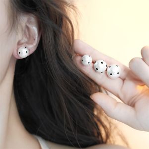 Fashionable French Polka Dot Cotton Pearl Earrings Elegant Ladybug Trivet Ear Clips Womens Jewelry Accessories Alloy Plated Silver