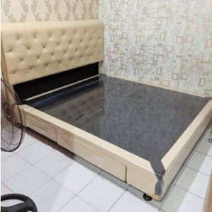 Divan Laci Modern Minimalis Dipan Tempat Tidur 180x200