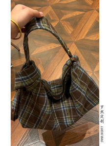 Luo Xi Customized Original Design 2024 Autumn and Winter Relaxed Feeling Tong Qin Large Capacity Totes Woolen Plaid One Shoulder