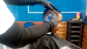 Kemei KM-1995 LCD Display Rechargeable Mens Hairdresser Professional Salon Razor for Haircutting