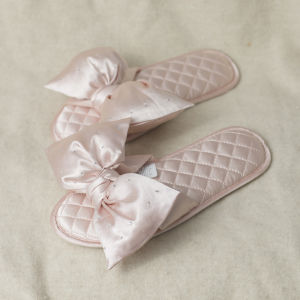 รองเท้าแตะผู้หญิงผ้าซาตินเนื้อนุ่มพร้อมโบว์ผีเสื้อสำหรับเจ้าสาวและผ้าคลุมก่อนแต่งงาน ArtBle Halluci รองเท้าแตะสุดหรู