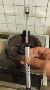 Dụng cụ mồi bếp thắp nến thơm bật lửa sạc điện tiện lợi có thể bẻ cong 360 độ tặng kèm dây sạc