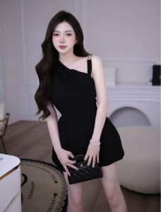 Váy lệch vai phom bồng tag vàng