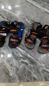 dép quai hậu bé trai sandal học sinh có 2 màu chất liệu cao cấp chỉ may quai liền với đế nên rất bền đế nhẹ mang êm chân size 22-33.