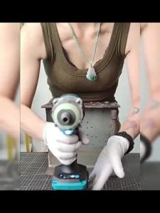 Makita Car Tire Electric Impact Wrench Heavy Duty Cordless Brushless Wrench 198v 6.0AH 950N.M Rechargeable 2 Batteries Wireless Electric Tools 14 to 20 Inch Comes with 5pc Sleeves Removal Tool for Car Motorcycl