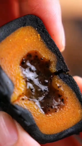 2026 香港美心月饼 Hong Kong MX Lava Black Truffle Custard Mooncakes 360g Mid-Autumn Festival Mooncake Gift Box 流心黑松露奶黄月饼(8个)