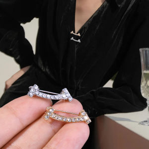 2Pcs Simple Smile Anti-Glare Buckle Shawl Exquisite Pin Fixed Coat Clothes Smiley Face Brooch