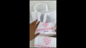 Goodie Bag Tas Belanja Putih Sophie Martin Paris | Goody Bag Tas Jinjing Spunbond | Tas Kain Shoping Souvenir Hadiah Model Tali Handle ukuran 30 x 40 x 8 cm