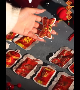 Pháo Giấy Mini Phát Âm Thanh Trang Trí Tết Đám Cưới Khai Trương Decor Pháo An Toàn Tạo Tiếng Vui Nhộn Màu Đỏ Vàng Họa Tiết Chữ Phúc Sống Động