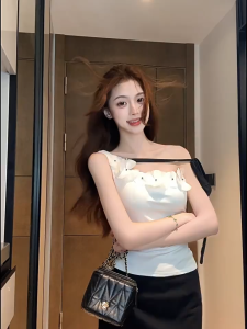 Áo ba lỗ hoa ba chiều lệch vai phong cách Charli phiên bản Hàn Quốc
