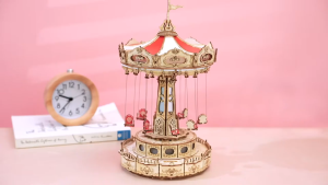 [Rolife Swing Ride] ชุดโมเดลม้าหมุน ตัวต่อไม้ กล่องดนตรีมีไฟ มีเพลง Wooden Puzzle แบบประกอบเอง ของแต่งบ้าน พร้อมส่ง