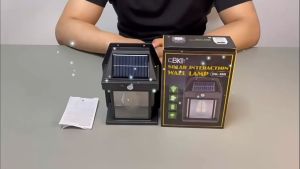 Lampu Hias Dinding LED Outdoor Solar / Lampu Dinding Taman Tenaga Surya Luar Ruangan