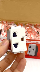 ปลั๊กกราวด์เดี่ยว เต้ารับเมจิก 3 ขา มีม่านนิรภัย รุ่น BW120-033 BEWON (ราคาต่อ 1 ตัว) [VC/*4-UF-BW105]