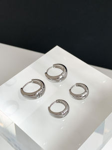 Minimalist Ins Cold Scenery Surface Metal Small Circle Earrings Silver Water Drop Fashionable Earrings Tide Cool Personality Work Clothing