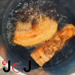 หมูกรอบ JOOK JUNG (จุกจัง) พร้อมน้ำจิ้ม เจ้าเก่า สด ใหม่ สะอาด