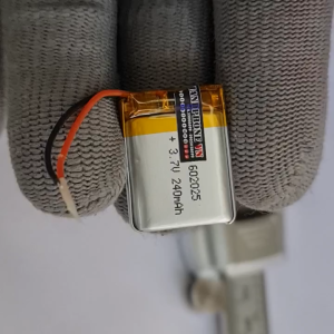 Pin Li-Po 3.7V 240mAh 602025 (Li-Polymer) cho tai nghe Bluetooth định vị GPS máy nghe nhạc. Pin dày 6mm