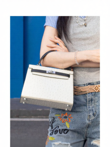 Bolaina | Ostrich Pattern Leather Handbag