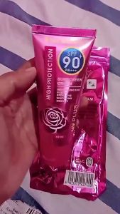【BUY 1 TAKE 2】SPF90+++ Whitening Sunscreen High Protection UV Plus 60ml Anti-Ultraviolet Sunscreen Tinted Beauty Face Sunscreen Anti-Aging Light Face Refreshing Moisturizing Non-Greasy Waterproof Sunscreen Gentle And Comfortable Skin Care Face Body Skin