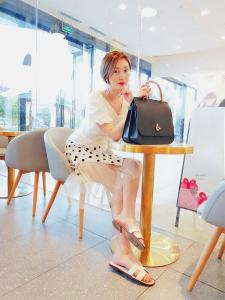 กระเป๋าถือหนังวัวชั้นบนสีดำขนาดใหญ่สไตล์วินเทจแบบย้อนยุคทำด้วยมือ กระเป๋าสะพายไหล่แบบลำลองสำหรับผู้หญิงและผู้ชาย