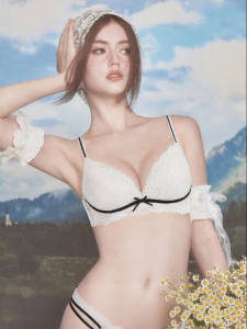 Miss Curiosity | Gathering Small Bust Enlargement Lace Bralette Set Wire-Free French Design Anti-Sagging