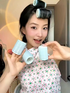 Rol Rambut 空气刘海卷发筒 Hair Curling Roller 魔术贴蓬松卷帘造型神器卷刘海卷发棒 Volumizing Fringe Tool Self-Adhesive Curler