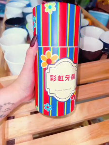 Hộp 12 Bàn Chải Đánh Răng Siêu Mềm Sang Trọng – In Tên Tháng – Màu Pastel – Kèm Nắp Đậy Vệ Sinh