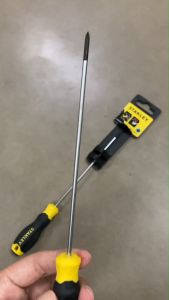 STANLEY ไขควงสี่แฉกด้ามยางปลายแม่เหล็ก สแตนเลย์ รุ่น STMT60803-8 ขนาด PH0 x 6.0 นิ้ว แข็งแรง ทนทาน ด้ามจับกระชับ ไม่ลื่นหลุดมือง่าย ให้แรงขันเพิ่มขึ้น โดยไม่ต้องออกแรงเยอะ ขันน็อตหัวแฉกได้ทั้งงานหนักและงานทั่วไป พร้อมส่ง