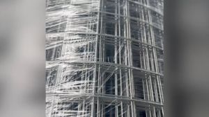 ลวดตะแกรงกรงไก่ชูบกัลวาไนท์ เบอร์ 22 สีเขียว 0.71 ตา 1/2 สูง 90 เซนติเมตร x ยาว 30 เมตร