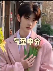 Wig pria rambut pendek tampan rambut lurus pendek versi Korea di poni alami bernapas siswa mode realistis retro priaokjnb