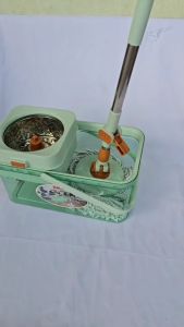 SKG ชุด ไม้ถูพื้น ปั่นแห้ง ปั่นน้ำ ได้ จุ 8ลืตร รุ่น SK-6636 สีเขียวใส