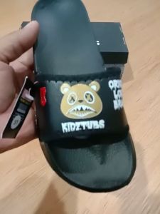 KIDZTUBS Sandal Anak Laki Laki Karet Slipper Slide Selop Slipon Jepit Karakter Warna Hitam Usia 6-10 Tahun-Sendal1954100224