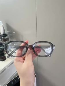 1PC Anti Blue Light Glasses With Retro Box Design Fashionable Appearance Comfortable And Portable Eye Protection