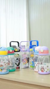น้ำเด็ก กระติกน้ำเด็กลายการ์ตูนน่ารัก 4 สี 630 ml พกพาสะดวก พร้อมส่ง