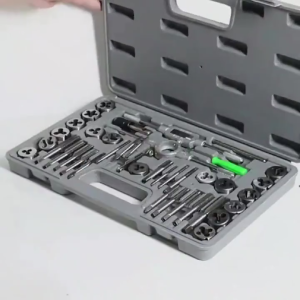 40 ชิ้น ชุดต๊าปเกลียว ต๊าปชุดเอนกประสงค์  หน่วยมิล กล่องเหล็ก (ชุดมืออาชีพยอดนิยม)เครื่องมือช่าง  40pcs Metric Die Set Screw Tap Holder Thread Gauge Wrench (ร้านค้าไทย）