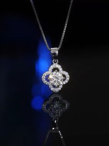 LOVETIA Kalung Bunga Semanggi Permata Elegan Clover Necklace 1.0 Ct Moissanite Perak 925 Aesthetic Sertifikat GRA BTXL020