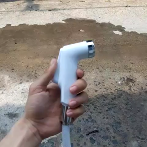 Đầu vòi xịt vệ sinh cao cấp phù hợp với mọi loại dây dẫn nước trên thị trường dễ dàng lắp đặt không cần gọi thợ Vòi xịt rửa vệ sinh Cao cấp