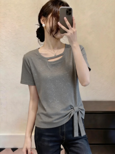 Áo Thun Tay Ngắn Đính Nơ Dây Chuyền Hở Rỗng Ôm Body Kích Cỡ Lớn