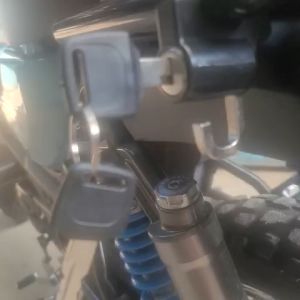 Kẹp khó mũ bảo hiểm túi xách baga sau cho PG1 yamaha ghi đông 22mm