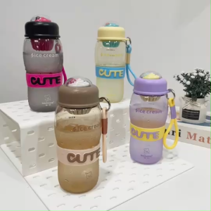 ขวดน้ำมินิ กระบอกน้ำพลาสติก 500 ml พร้อมตะแกรงกรองชา ขนาดกระทัดรัด มีสายห้อย มีฝาปิดกันฝุ่น/กันหก ล้างทำความสะอาดง่าย