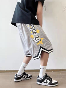 กํามะหยี่หรูหราผู้หญิงชุดบาสเกตบอลชุดที่กําหนดเองเสื้อกล้ามฤดูร้อนเหมาะสําหรับนักเรียนกีฬาการฝึกอบรมแห้งเร็ว