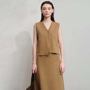 AMII | Simple Commute V-neck Asymmetric Short Womens Vest