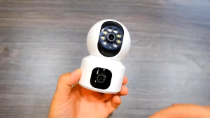 กล้องวงจรปิด 2 จอ V380 ต่อ WiFi หมุนได้ 360 องศา ภาพคมชัด 1080P  คุยสองทางได้ ดูตอนกลางคืนชัดเจน ขนาดกะทัดรัด ตั้งในบ้าน