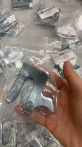 พร้อมส่ง กลอนหางปลา หนา 3 มิล กลอนประตูหมู ตัวล็อคกรงแมว กลอนเล้าหมู กลอนล็อคกรง