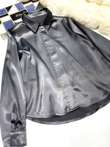 เสื้อเชิ้ตผู้หญิงแขนยาวเนื้อซาตินสีเทาสไตล์สตรีทแฟชั่น ทรงหลวม ทรงปกติ ผ้าโพลีเอสเตอร์ ความยาวปกติ